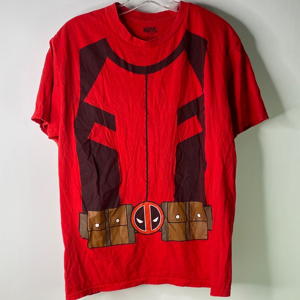 Marvel Red and Black Deadpool Tee - Short Sleeve Men’s Size Medium - 1065